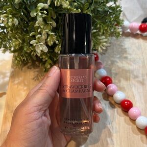 Victoria's Secret Strawberries & Champagne Fragrance Spray